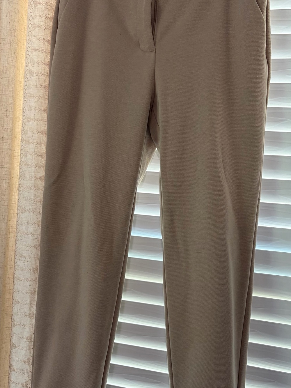 Simply Vera Vera Wang Cropped Straight-Leg Pants in Taupe